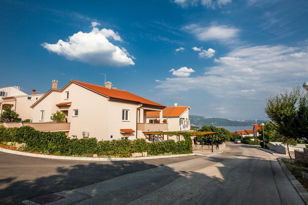 The Golden Island Apartments Крк Экстерьер фото